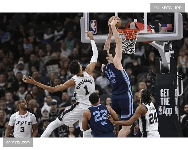 文班亚马卡斯尔同场三双,马刺队史首次组合仍失利